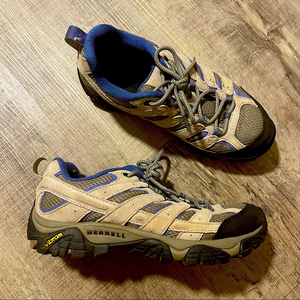 Merrell Women’s Moab 2 Vent Hiking Shoes in color “Smoke”, Size 8